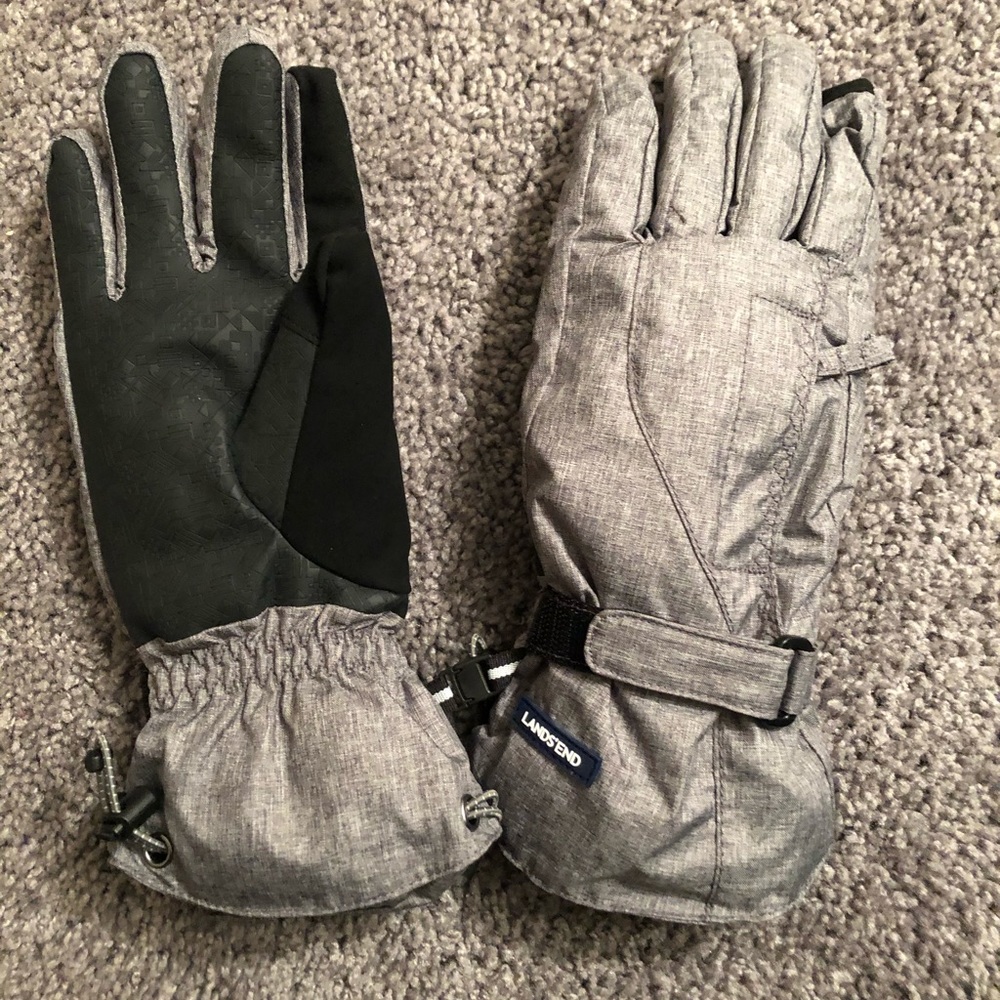 Lands’ End Women’s Squall Gloves in Gray Texture.